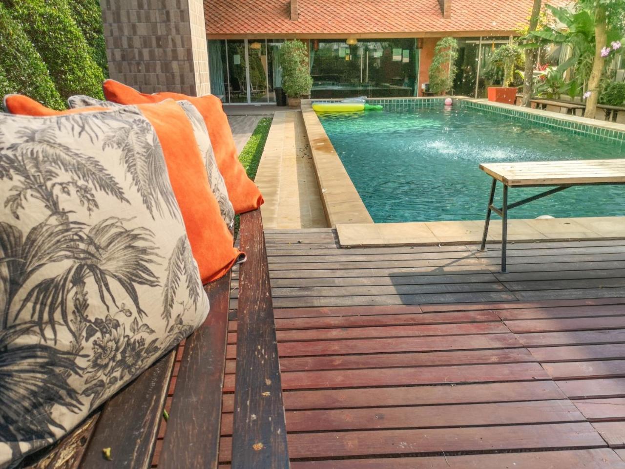 ตำหนักวิลล่า 10 ห้องนอน พร้อมสระว่ายน้ำส่วนตัว Ban Nong Tabaek Exterior foto